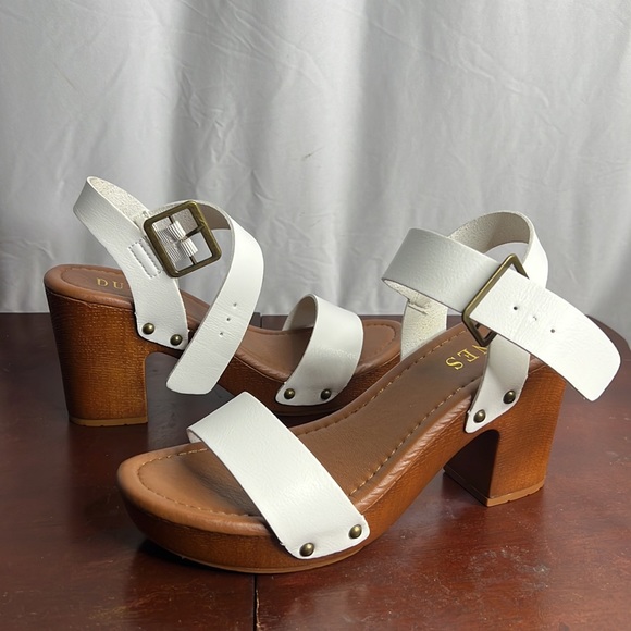 White open toed heels - Picture 2 of 3